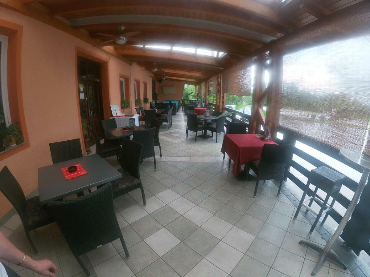 Hotel Gostisce Pri Slavcu Sentjernej Esterno foto